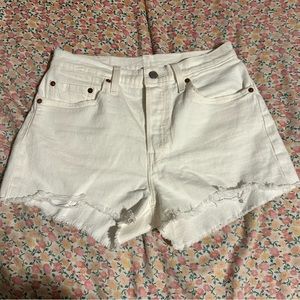 white denim high waisted button up levi shorts